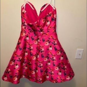 Windsor homecoming dress. Size 3/4. Colors are black and nude.